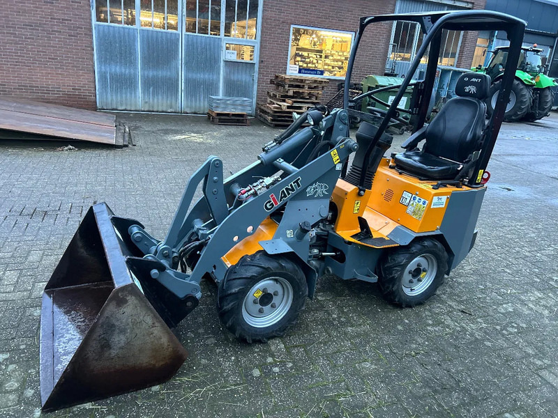 Giant D254SW - Loader: picture 5 Giant D254SW - Loader: picture 5