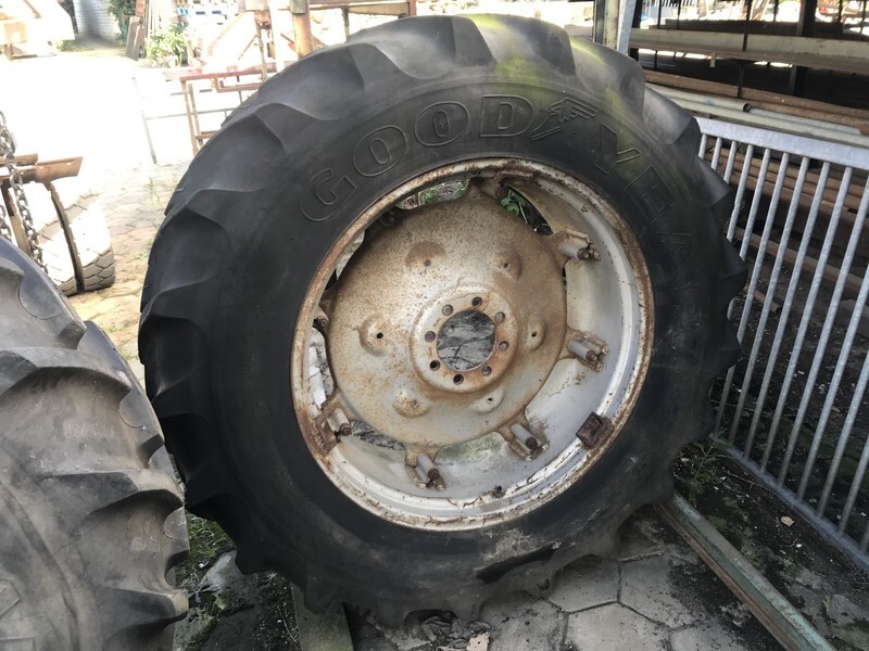 Wiel 16.9R34 - Wheel and tire package for Agricultural machinery: picture 1 Wiel 16.9R34 - Wheel and tire package for Agricultural machinery: picture 1