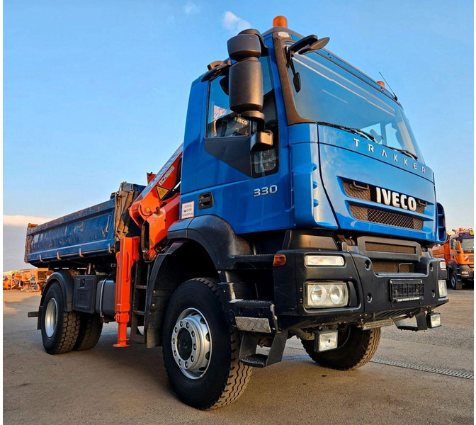 Iveco Trakker 190T33 4x4 M Tipper + Crane Atlas 120.2E - Tipper, Crane truck: picture 2 Iveco Trakker 190T33 4x4 M Tipper + Crane Atlas 120.2E - Tipper, Crane truck: picture 2
