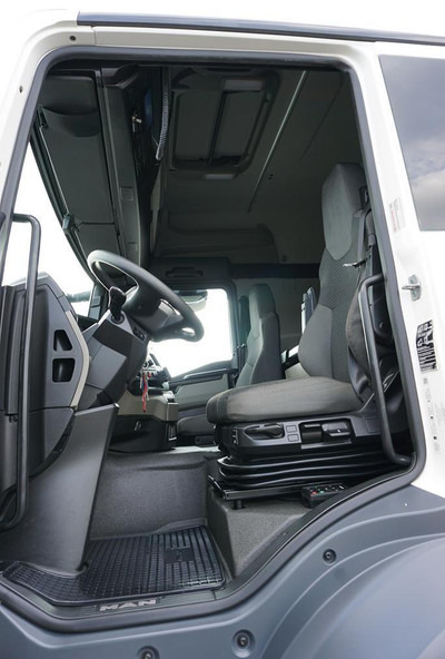 Dropside/ Flatbed truck, Crane truck MAN TGS / 35.470 / E 6 / SKRZYNIOWY + HDS / FASSI F 545 / ŁAD. 13 10: picture 9 Dropside/ Flatbed truck, Crane truck MAN TGS / 35.470 / E 6 / SKRZYNIOWY + HDS / FASSI F 545 / ŁAD. 13 10: picture 9