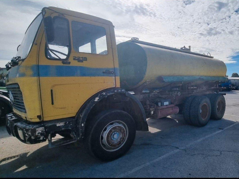 Mercedes-Benz 2219 6x4 Vízszállító Tartálykocsi - Tanker truck: picture 3 Mercedes-Benz 2219 6x4 Vízszállító Tartálykocsi - Tanker truck: picture 3