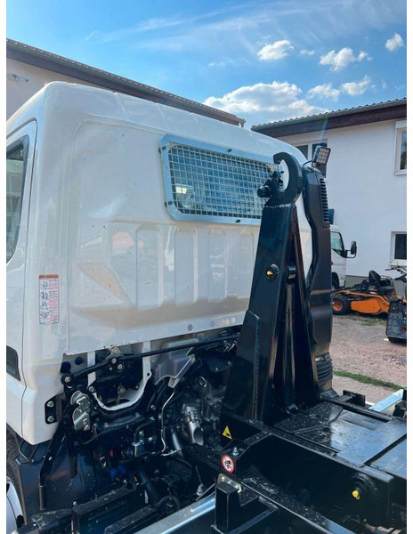 Mitsubishi Fuso Canter 6S15 - Hook lift truck: picture 5 Mitsubishi Fuso Canter 6S15 - Hook lift truck: picture 5