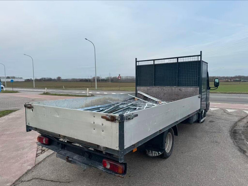 Nissan Cabstar 2.5D - Flatbed - Dropside/ Flatbed truck: picture 3 Nissan Cabstar 2.5D - Flatbed - Dropside/ Flatbed truck: picture 3