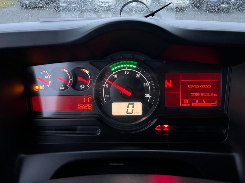 Box truck Renault D 210: picture 18