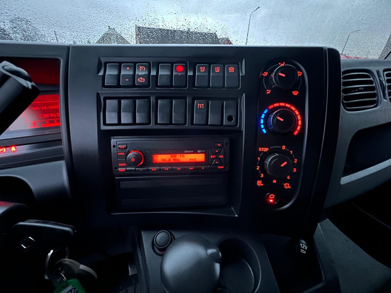 Box truck Renault D 210: picture 19