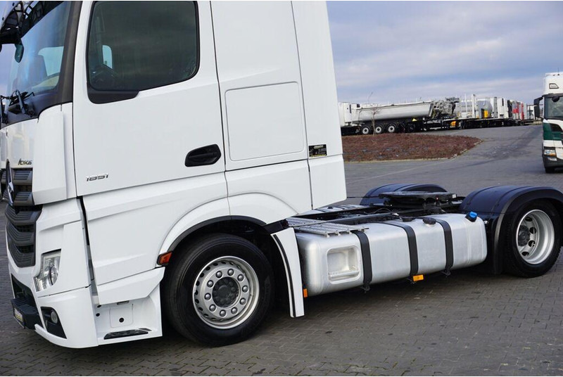 Tractor unit Mercedes-Benz ACTROS / 1851 / E 6 / MP 5 / ACC / MEGA / LOW DECK / RETARDER /: picture 18 Tractor unit Mercedes-Benz ACTROS / 1851 / E 6 / MP 5 / ACC / MEGA / LOW DECK / RETARDER /: picture 18