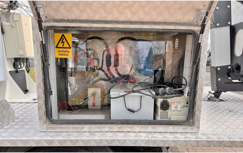 Truck, Crane truck Isuzu D-Max 4x4 Lifting basket - Klubb K26 -12m: picture 11