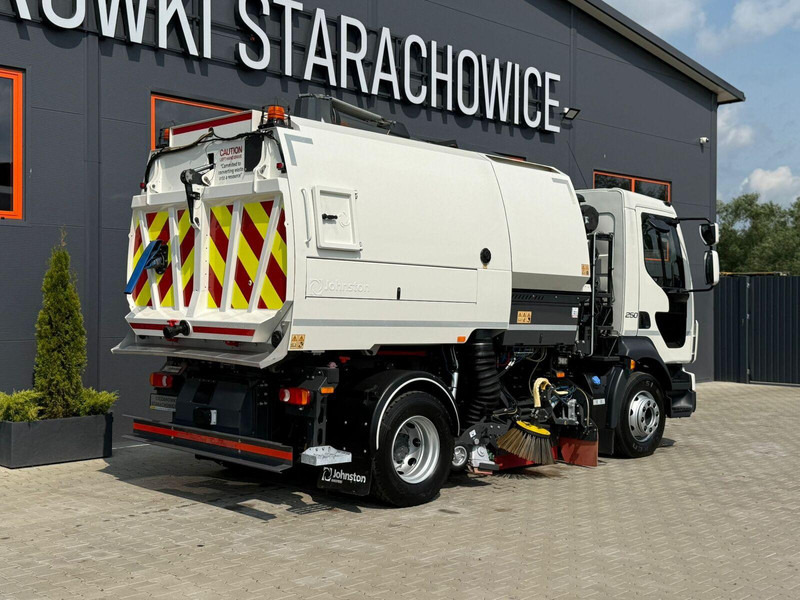 Volvo VOLVO FL 15.250 Euro 6 // zamiatarka dwustronna JOHNSTON VT652 - Road sweeper: picture 4 Volvo VOLVO FL 15.250 Euro 6 // zamiatarka dwustronna JOHNSTON VT652 - Road sweeper: picture 4