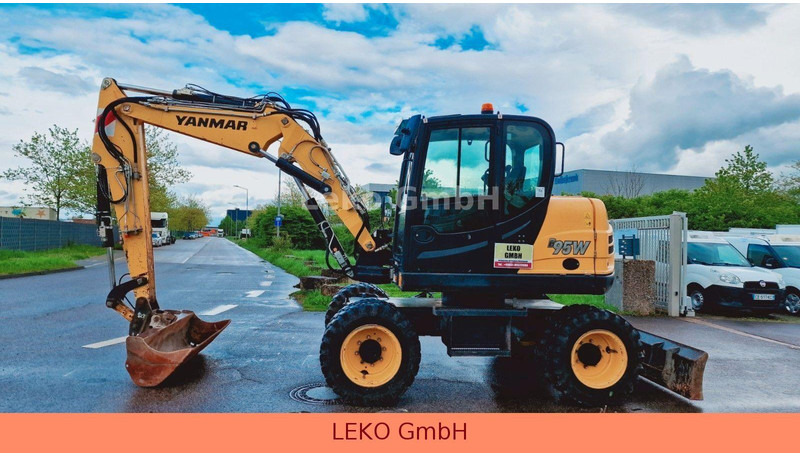 Yanmar B 95W Mit Drei Löffeln und Ein Hammer - Wheel excavator: picture 4 Yanmar B 95W Mit Drei Löffeln und Ein Hammer - Wheel excavator: picture 4