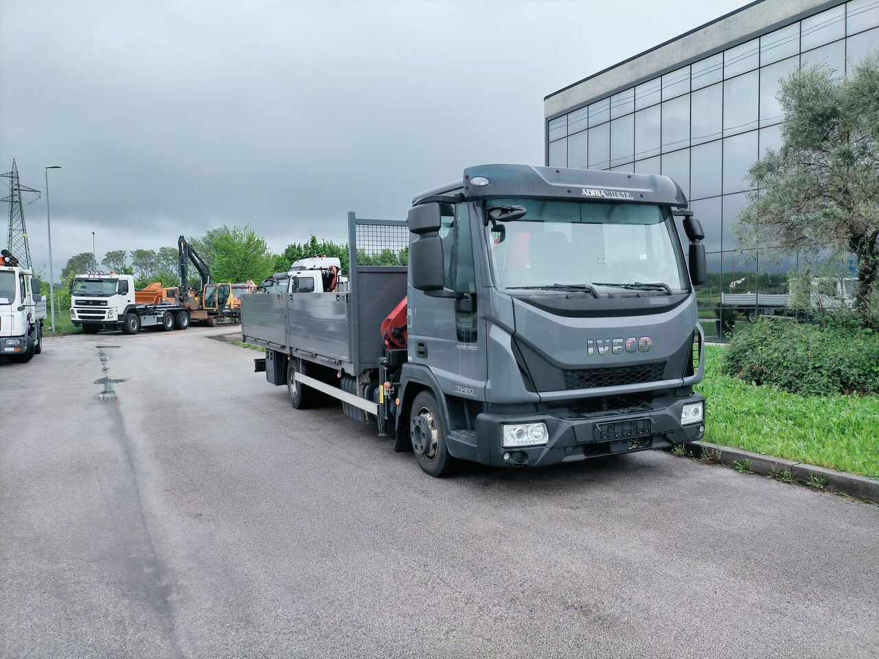 IVECO EuroCargo 75-210 - Dropside/ Flatbed truck, Crane truck: picture 1 IVECO EuroCargo 75-210 - Dropside/ Flatbed truck, Crane truck: picture 1