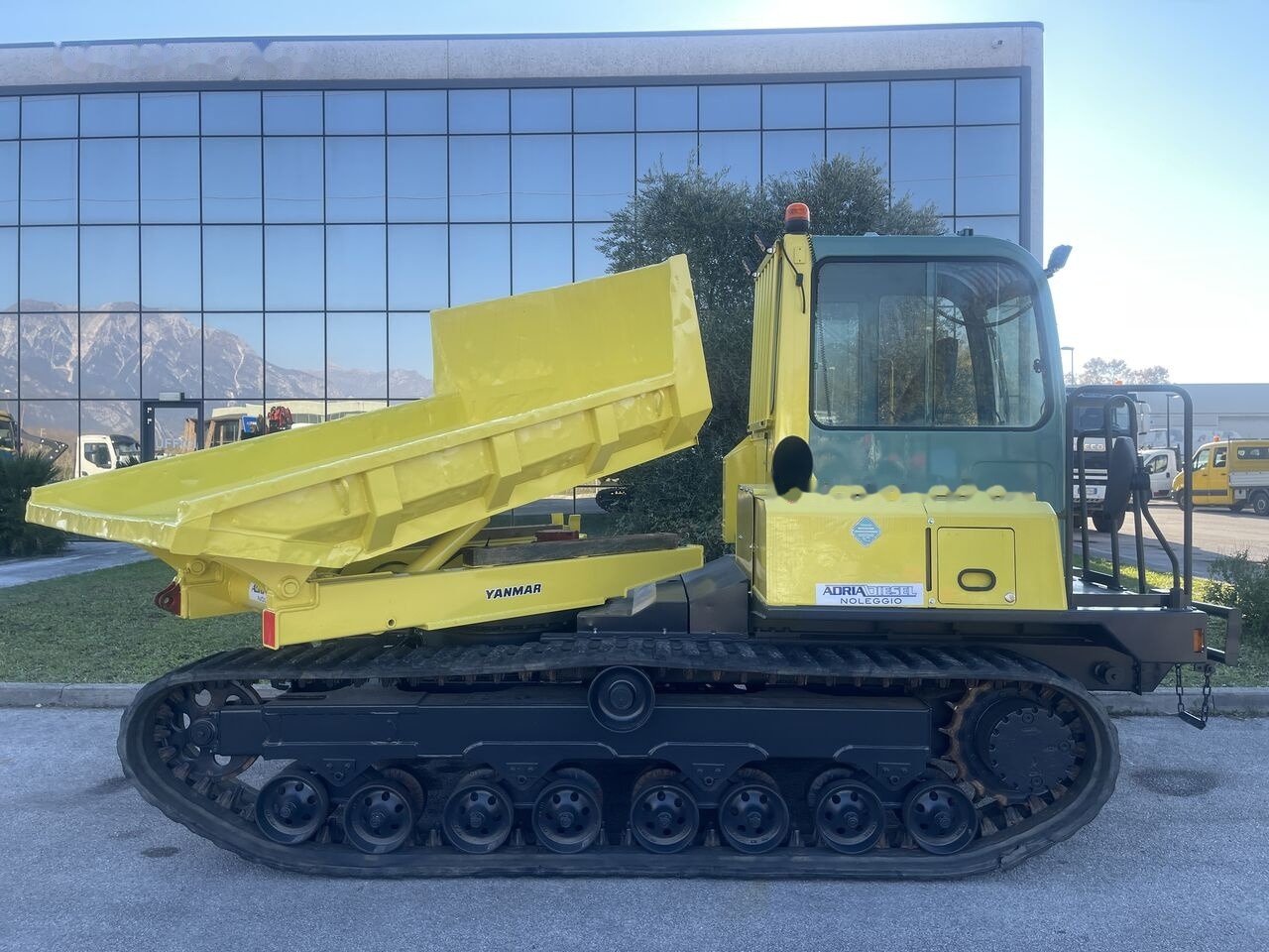 Yanmar C50 - Crawler dumper: picture 2 Yanmar C50 - Crawler dumper: picture 2