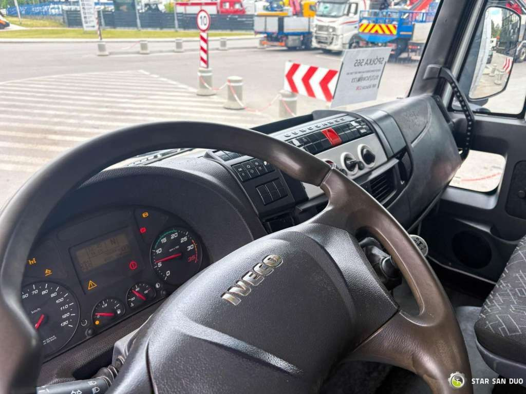 Crane truck Iveco   Eurocargo 4x4 HMF 202 Euro 6 mileage: 76,000 k: picture 15