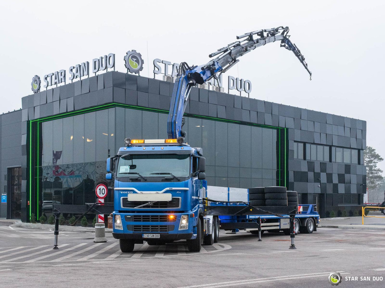 - Crane truck: picture 2 - Crane truck: picture 2
