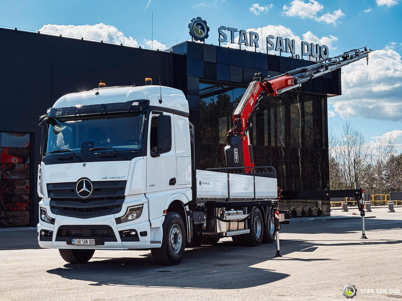 - Crane truck: picture 1 - Crane truck: picture 1