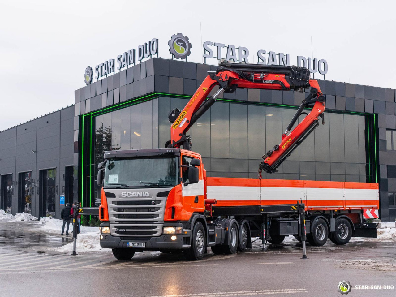 - Crane truck: picture 4 - Crane truck: picture 4