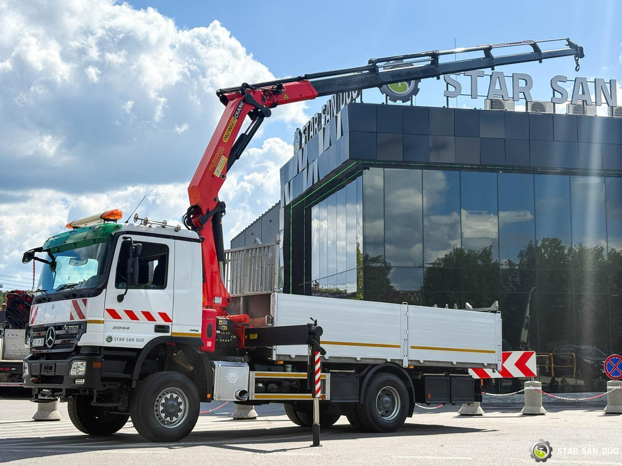 - Crane truck: picture 5 - Crane truck: picture 5