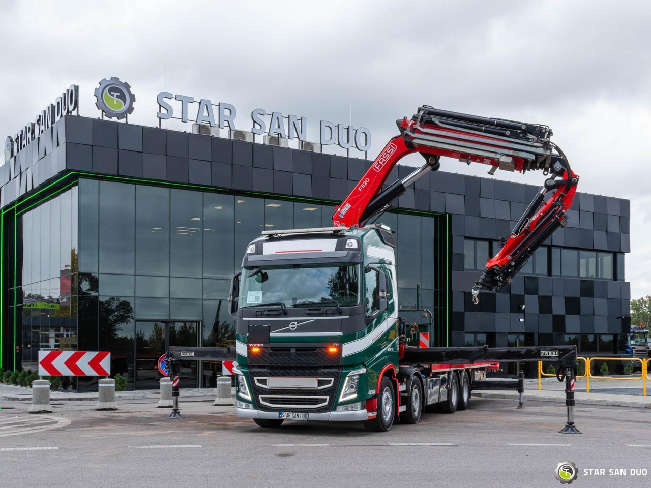 - Crane truck: picture 3 - Crane truck: picture 3