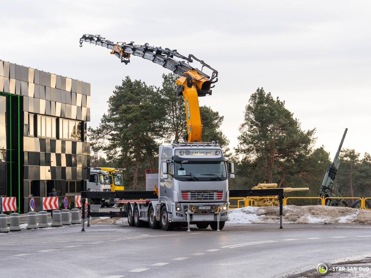 - Crane truck: picture 5 - Crane truck: picture 5