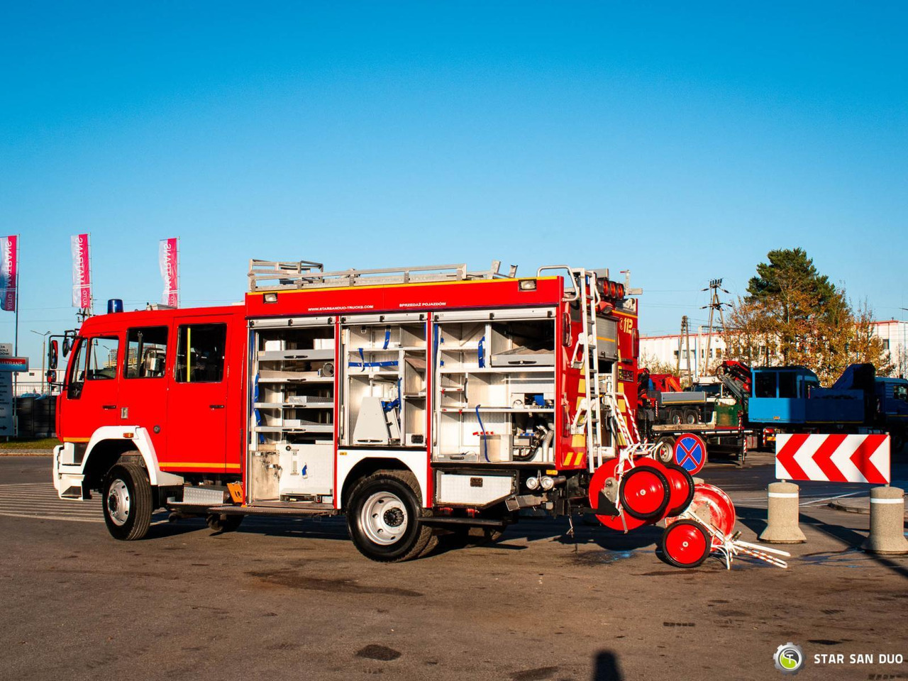 - Fire truck: picture 2 - Fire truck: picture 2