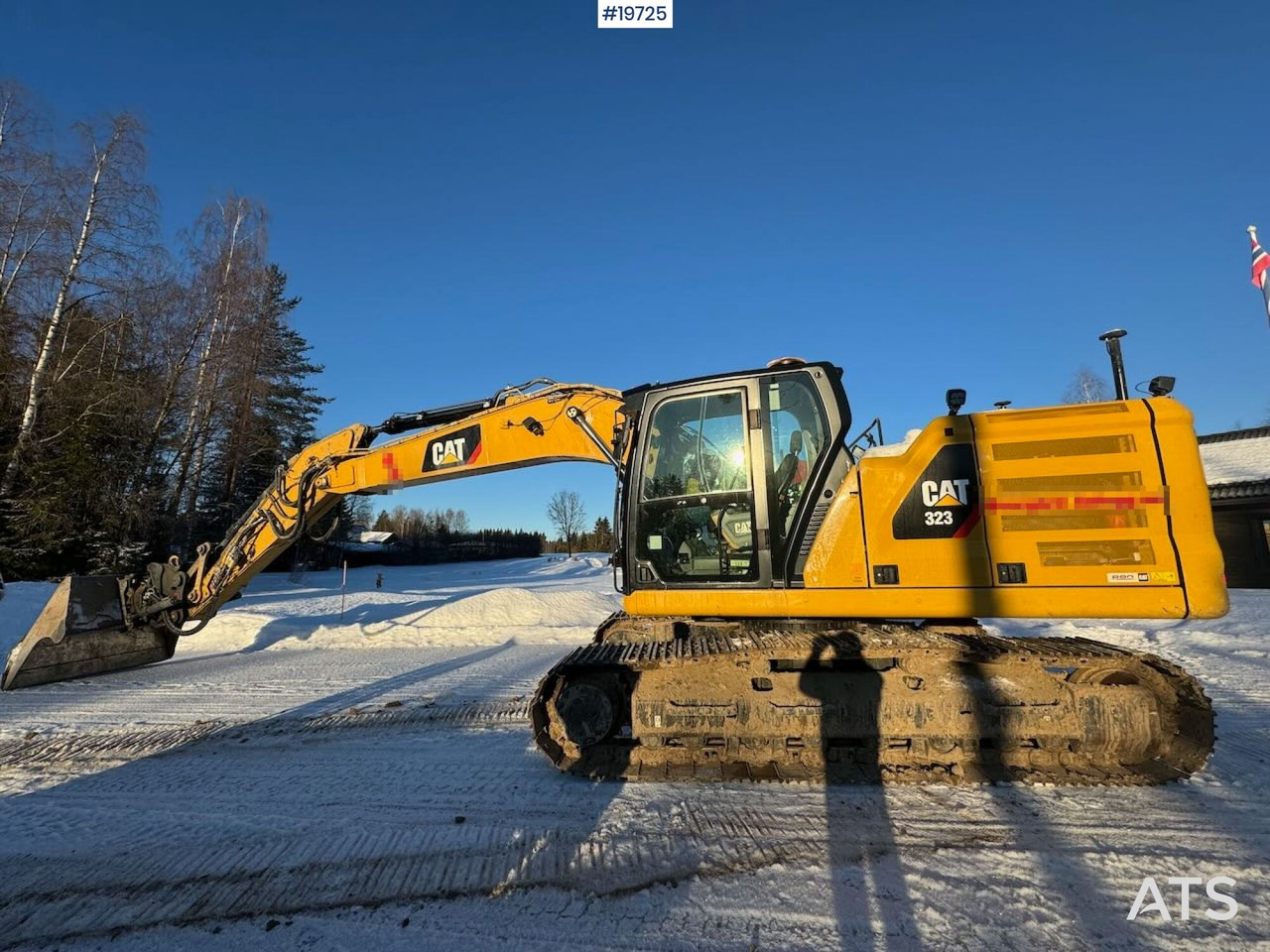 Caterpillar 323 - Excavator: picture 1 Caterpillar 323 - Excavator: picture 1