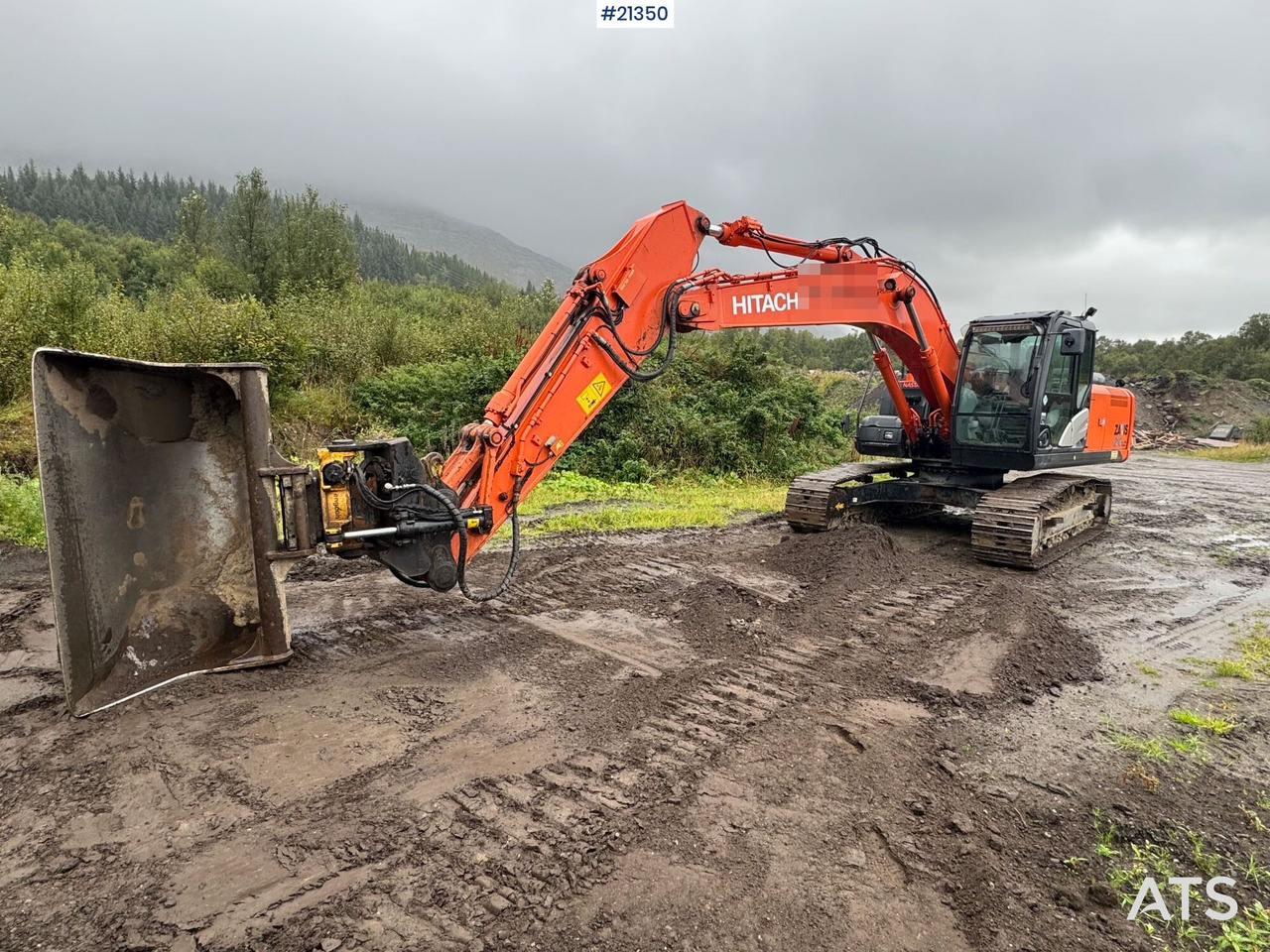 Hitachi ZX210LC - Excavator: picture 2 Hitachi ZX210LC - Excavator: picture 2