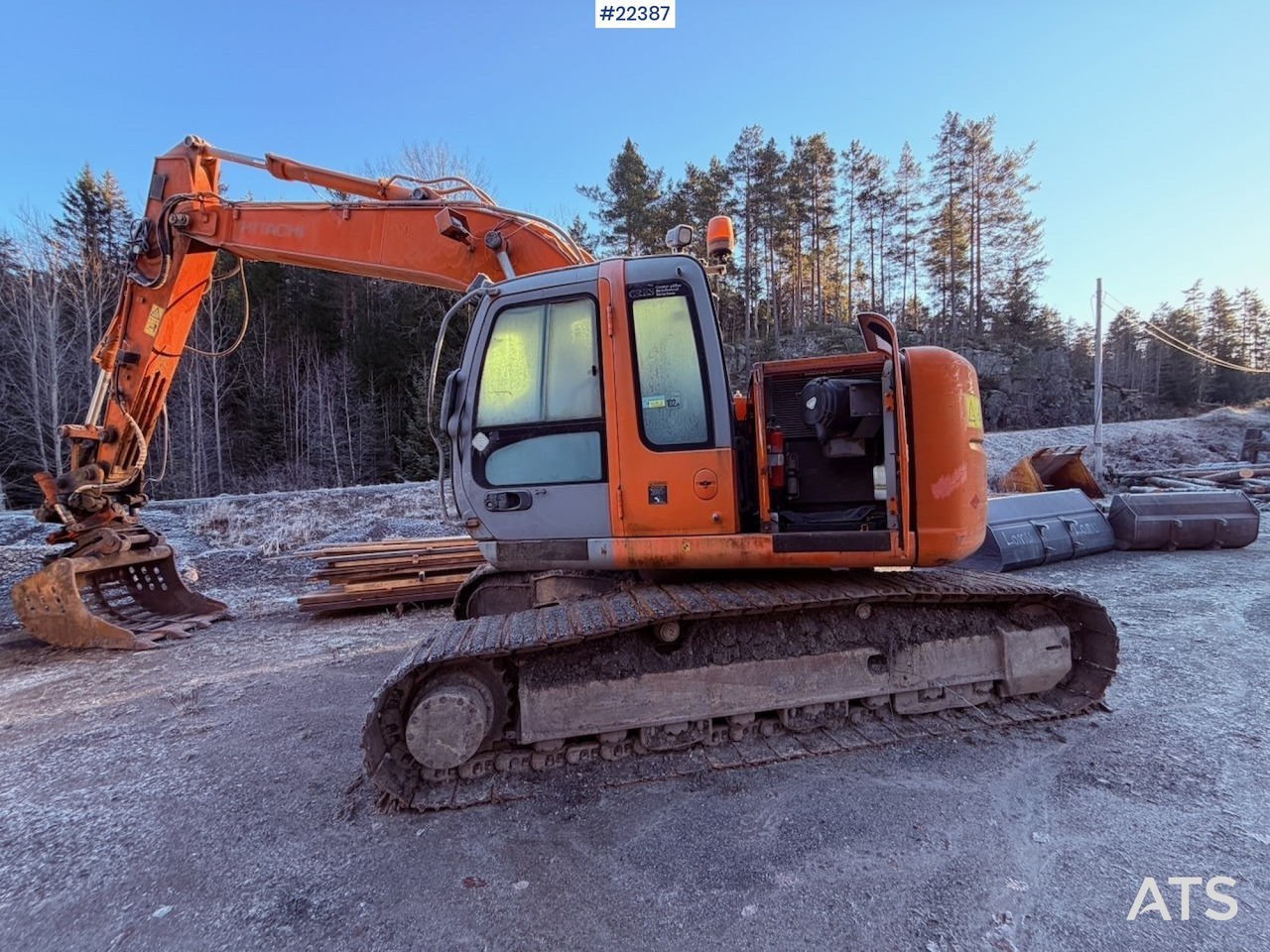 Hitachi ZX225USR – 2004-modell – Rototilt – 4 skuffer – I daglig drift - Crawler excavator: picture 1 Hitachi ZX225USR – 2004-modell – Rototilt – 4 skuffer – I daglig drift - Crawler excavator: picture 1