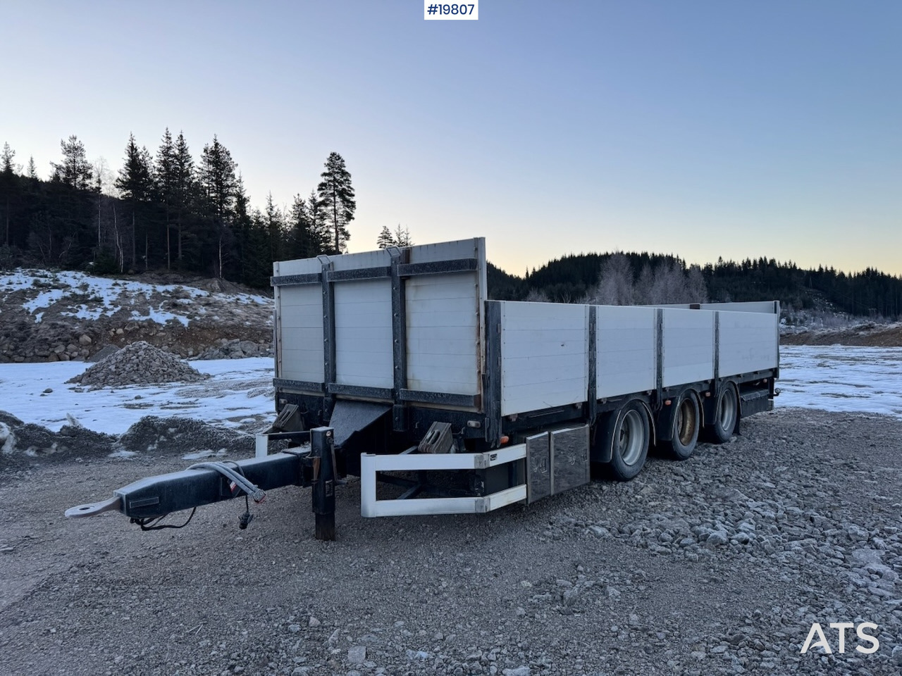 Istrail 3 akslet plankjerre - Dropside/ Flatbed trailer: picture 1 Istrail 3 akslet plankjerre - Dropside/ Flatbed trailer: picture 1