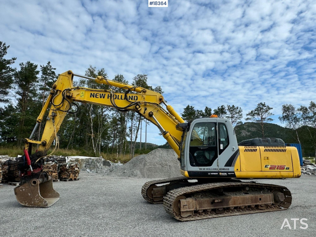 Kobelco E215B - Excavator: picture 1 Kobelco E215B - Excavator: picture 1