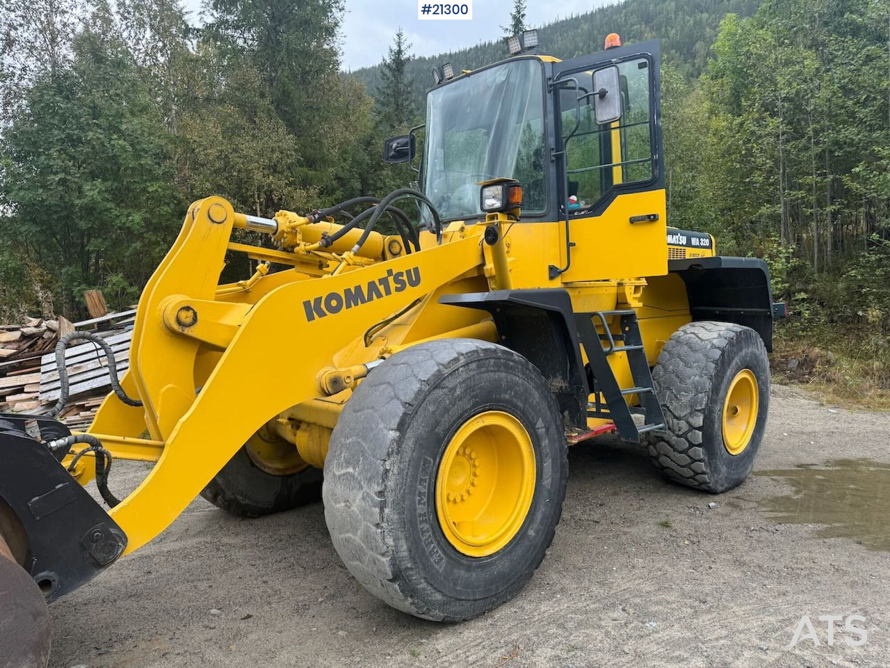 Komatsu WA320-3H - Wheel loader: picture 2 Komatsu WA320-3H - Wheel loader: picture 2