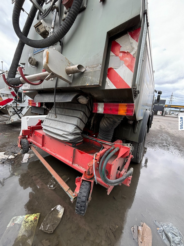 Mercedes 1824 - Road sweeper: picture 5 Mercedes 1824 - Road sweeper: picture 5