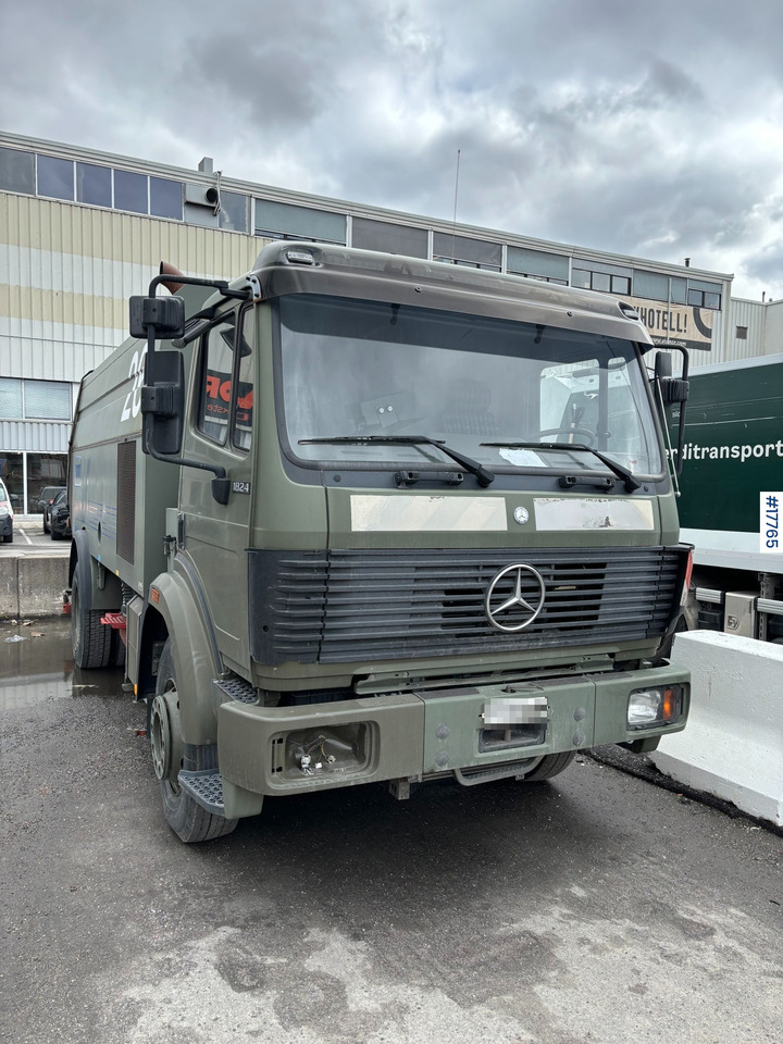Mercedes 1824 - Road sweeper: picture 1 Mercedes 1824 - Road sweeper: picture 1