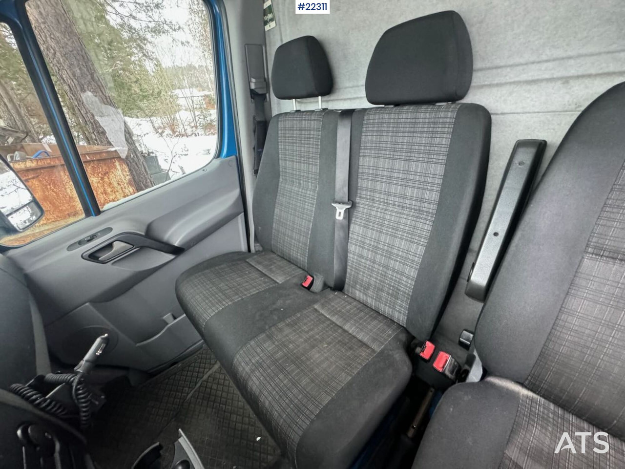Mercedes 2015 Mercedes-Benz Sprinter skapbil med lift og sidedør - Box truck: picture 2 Mercedes 2015 Mercedes-Benz Sprinter skapbil med lift og sidedør - Box truck: picture 2