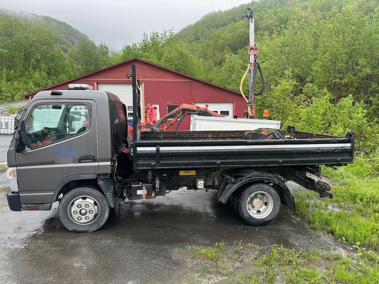 Mitsubishi Fuso - Dropside/ Flatbed truck: picture 2 Mitsubishi Fuso - Dropside/ Flatbed truck: picture 2