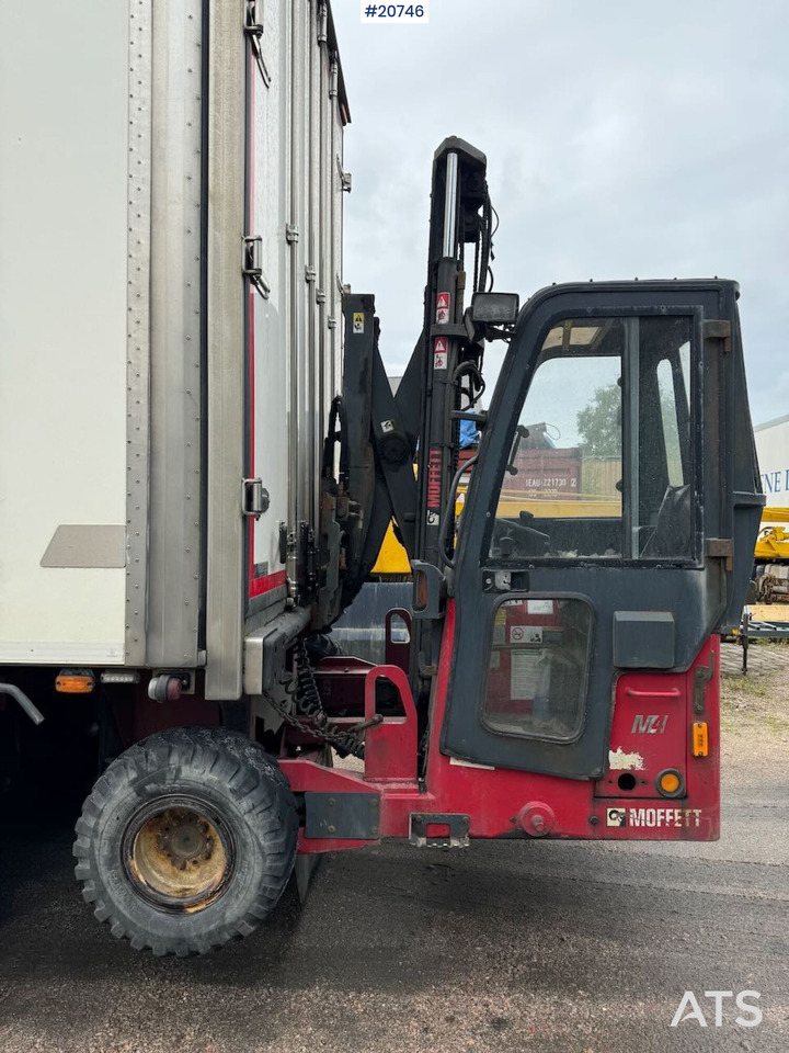 Moffett M4 25.4 - Truck mounted forklift: picture 1 Moffett M4 25.4 - Truck mounted forklift: picture 1