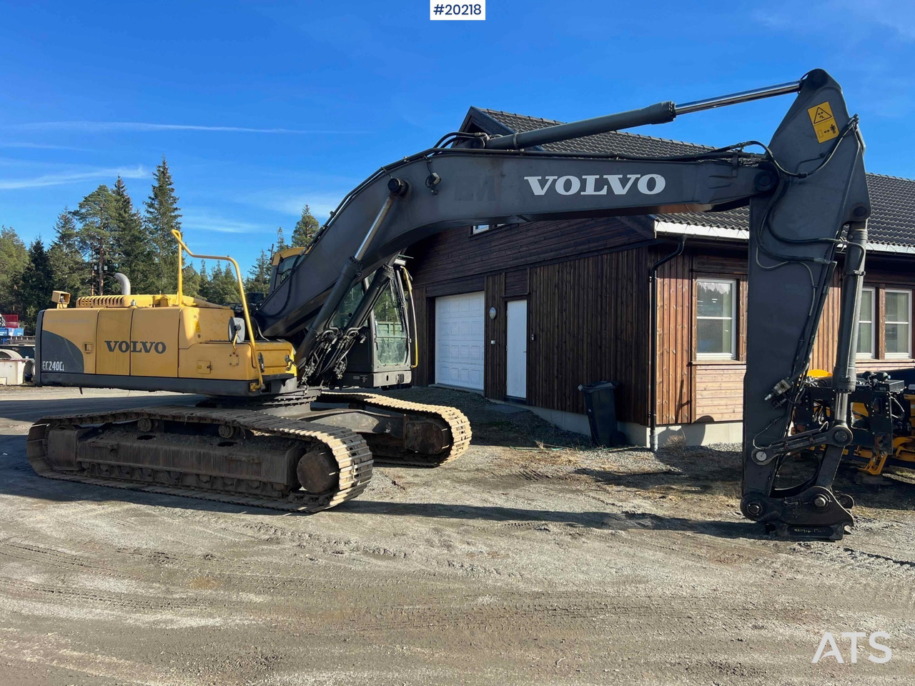 Volvo EC240CL - Excavator: picture 3 Volvo EC240CL - Excavator: picture 3