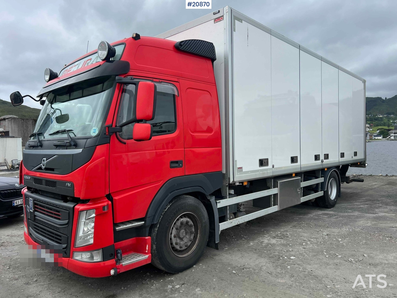 Volvo FM 330 - Box truck: picture 1 Volvo FM 330 - Box truck: picture 1