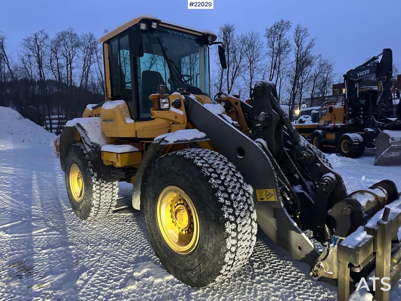 Volvo L70F hjullaster m/ vinter- og sommerdekk og planeringskuffe. En eier! Se video - Wheel loader: picture 1 Volvo L70F hjullaster m/ vinter- og sommerdekk og planeringskuffe. En eier! Se video - Wheel loader: picture 1