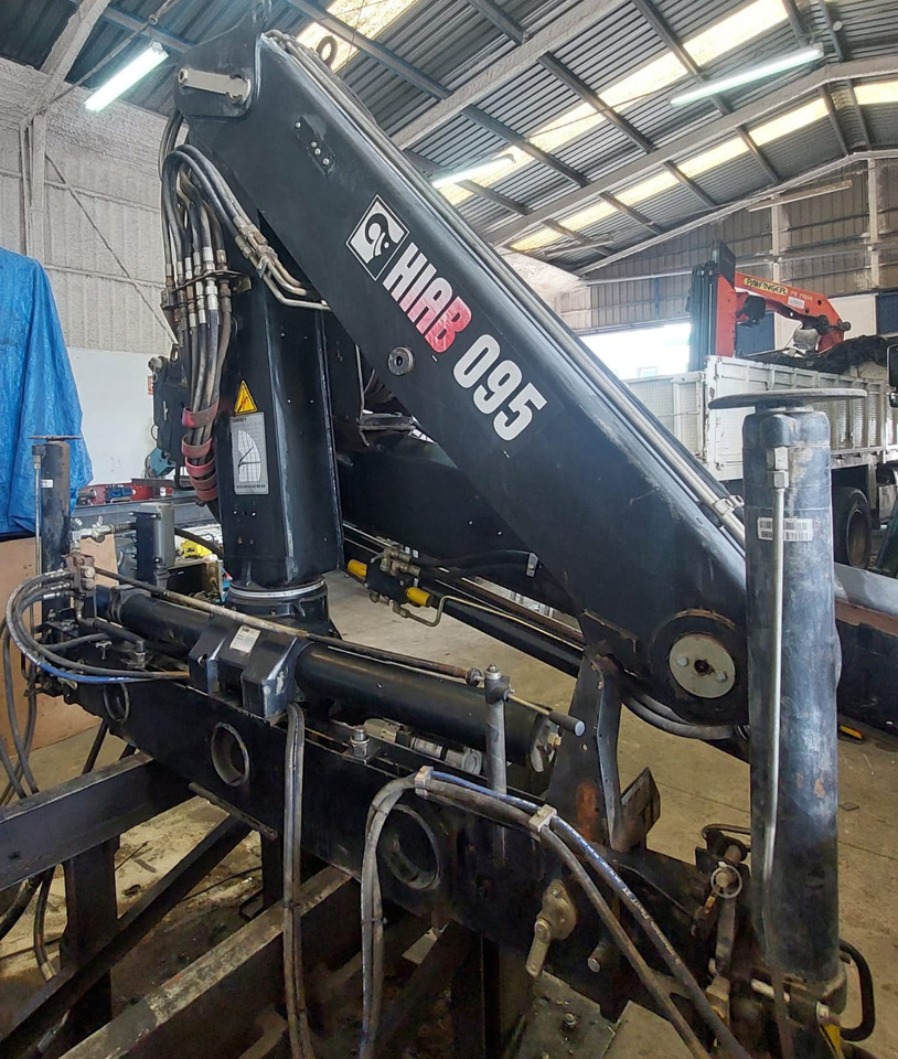 HIAB 095 - Truck mounted crane: picture 1 HIAB 095 - Truck mounted crane: picture 1