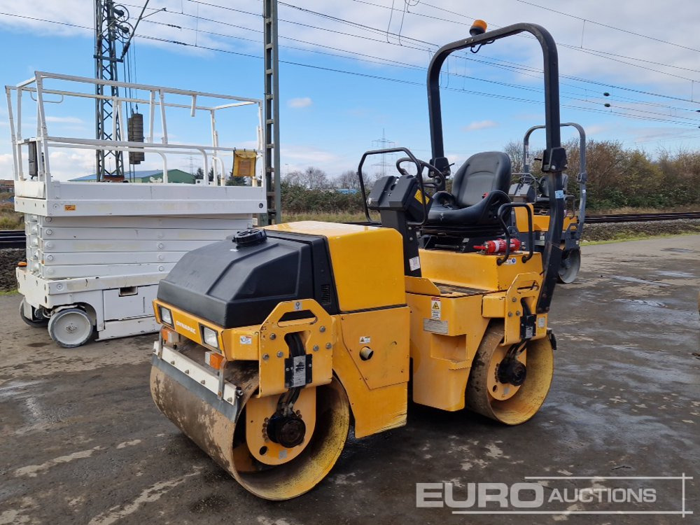 2010 Dynapac CC122 - Roller: picture 1 2010 Dynapac CC122 - Roller: picture 1