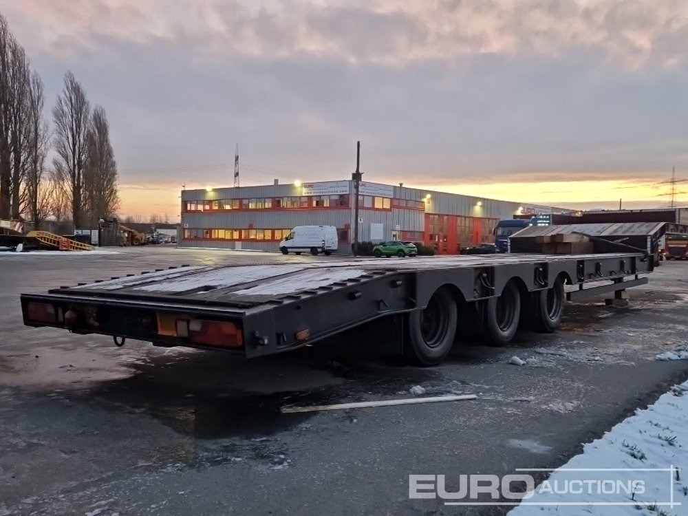 2010 McCauley Tri Axle Semi Trailer, Ramps (Romanian Reg. Docs. Available) - Low loader semi-trailer: picture 3 2010 McCauley Tri Axle Semi Trailer, Ramps (Romanian Reg. Docs. Available) - Low loader semi-trailer: picture 3