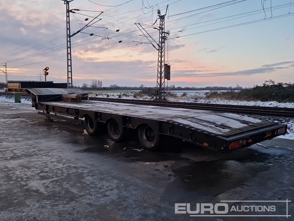 2010 McCauley Tri Axle Semi Trailer, Ramps (Romanian Reg. Docs. Available) - Low loader semi-trailer: picture 2 2010 McCauley Tri Axle Semi Trailer, Ramps (Romanian Reg. Docs. Available) - Low loader semi-trailer: picture 2