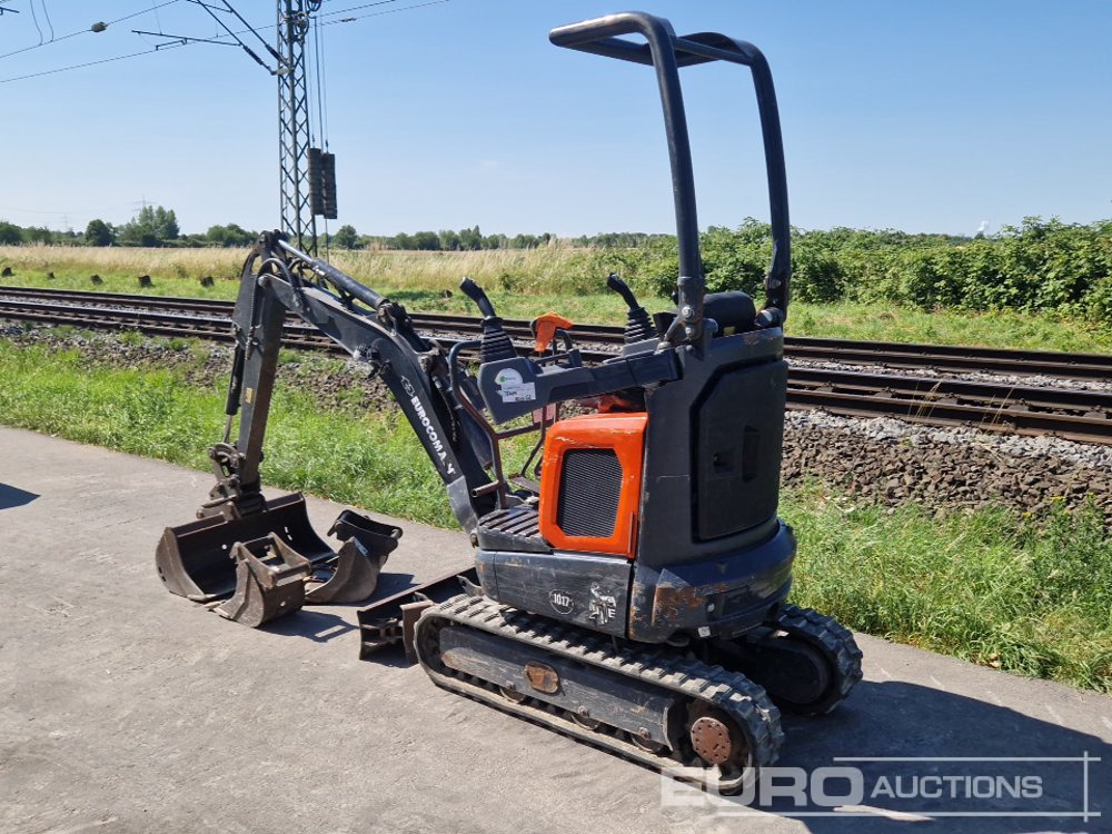 2020 Eurocomach Rubber Tracks, Blade, Offset, QH, Piped, 3 Buckets, Expanding Undercarriage, Roll Bar - Mini excavator: picture 3 2020 Eurocomach Rubber Tracks, Blade, Offset, QH, Piped, 3 Buckets, Expanding Undercarriage, Roll Bar - Mini excavator: picture 3