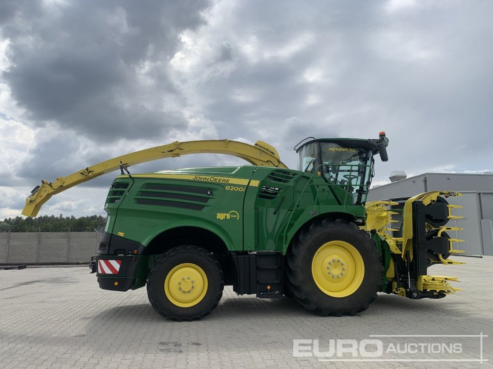 2021 John Deere 8200 - Combine harvester: picture 3 2021 John Deere 8200 - Combine harvester: picture 3