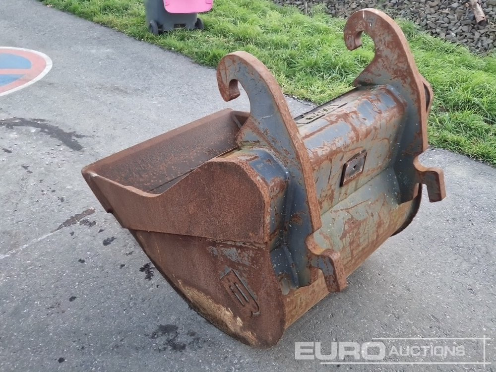 35" Digging Bucket - Bucket: picture 2 35" Digging Bucket - Bucket: picture 2