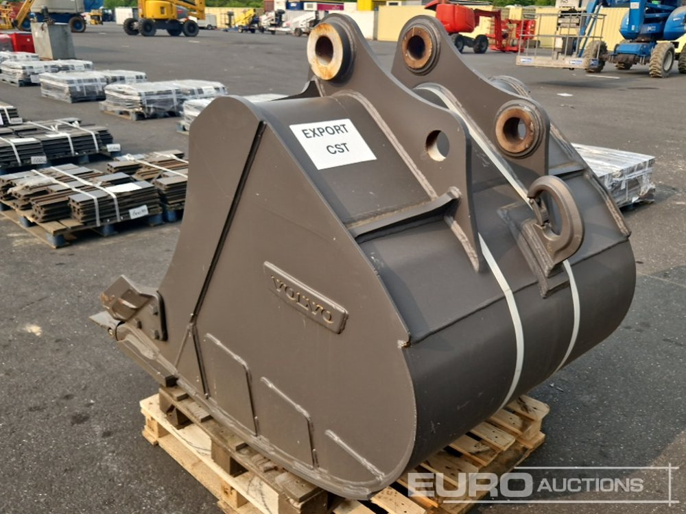 56" Digging Bucket to suit Volvo EC200E, 220E, 230F, 210F - Bucket: picture 2 56" Digging Bucket to suit Volvo EC200E, 220E, 230F, 210F - Bucket: picture 2