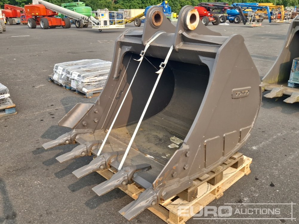 56" Digging Bucket to suit Volvo EC200E, 220E, 230F, 210F - Bucket: picture 1 56" Digging Bucket to suit Volvo EC200E, 220E, 230F, 210F - Bucket: picture 1