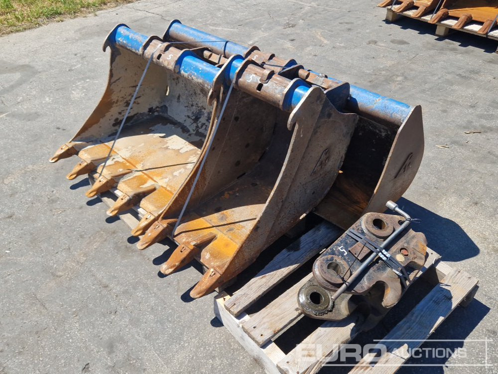 60" Ditching, 32", 16" Digging Buckets + QH - Bucket: picture 1 60" Ditching, 32", 16" Digging Buckets + QH - Bucket: picture 1