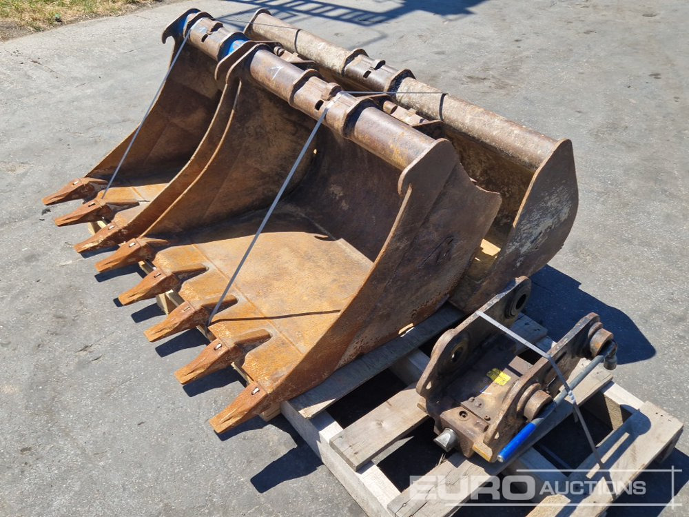 60" Ditching, 32", 16" Digging Buckets + QH - Bucket: picture 1 60" Ditching, 32", 16" Digging Buckets + QH - Bucket: picture 1