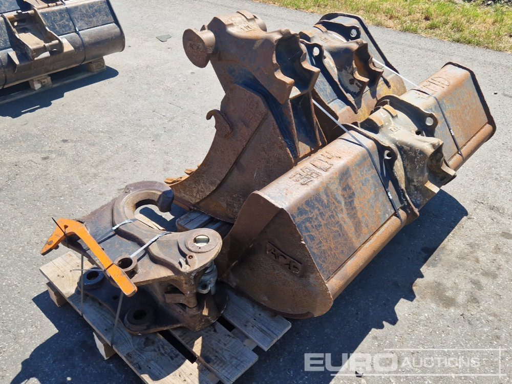 64" Ditching, 30", 12" Digging Buckets + QH - Bucket: picture 2 64" Ditching, 30", 12" Digging Buckets + QH - Bucket: picture 2