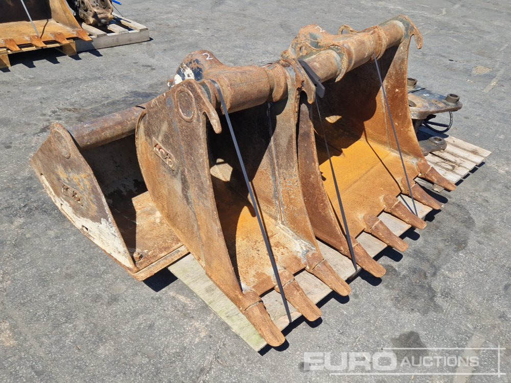 68" Ditching, 34", 17" Digging Buckets + QH - Bucket: picture 4 68" Ditching, 34", 17" Digging Buckets + QH - Bucket: picture 4
